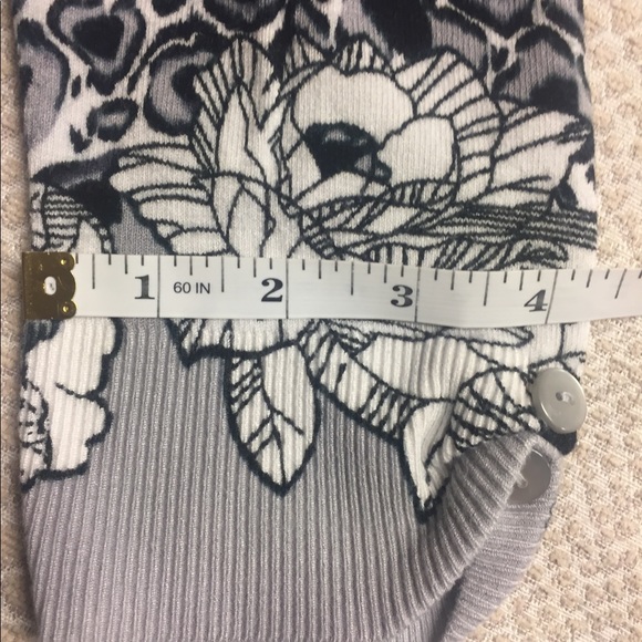 Cyrus Women’s Sweater, Size: L, Color: grey, white, black, button front-closure - Picture 8 of 14